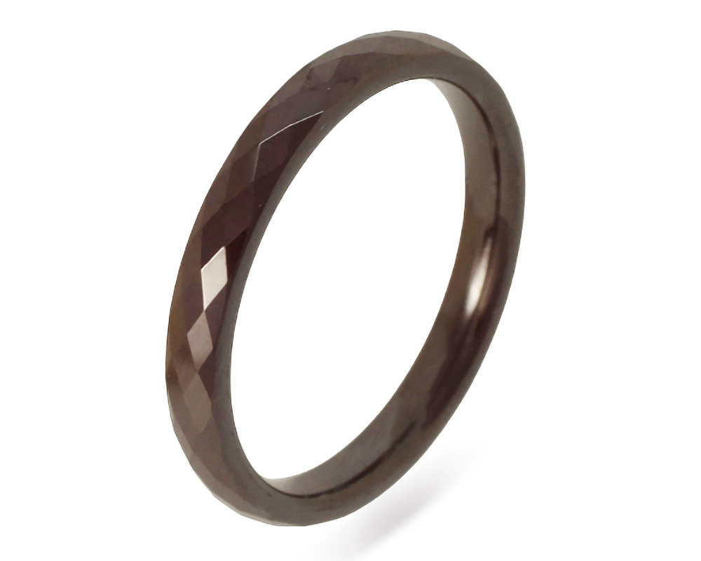 Кольцо из коричневой керамики 645770